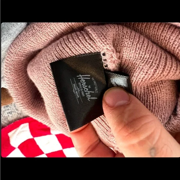 Blush pink Herschel hat - Picture 2 of 2